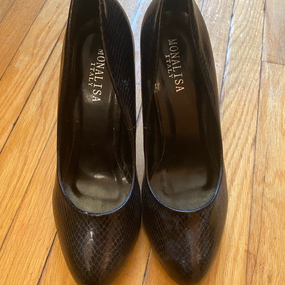 Mona Lisa Black Heels - Picture 2 of 7